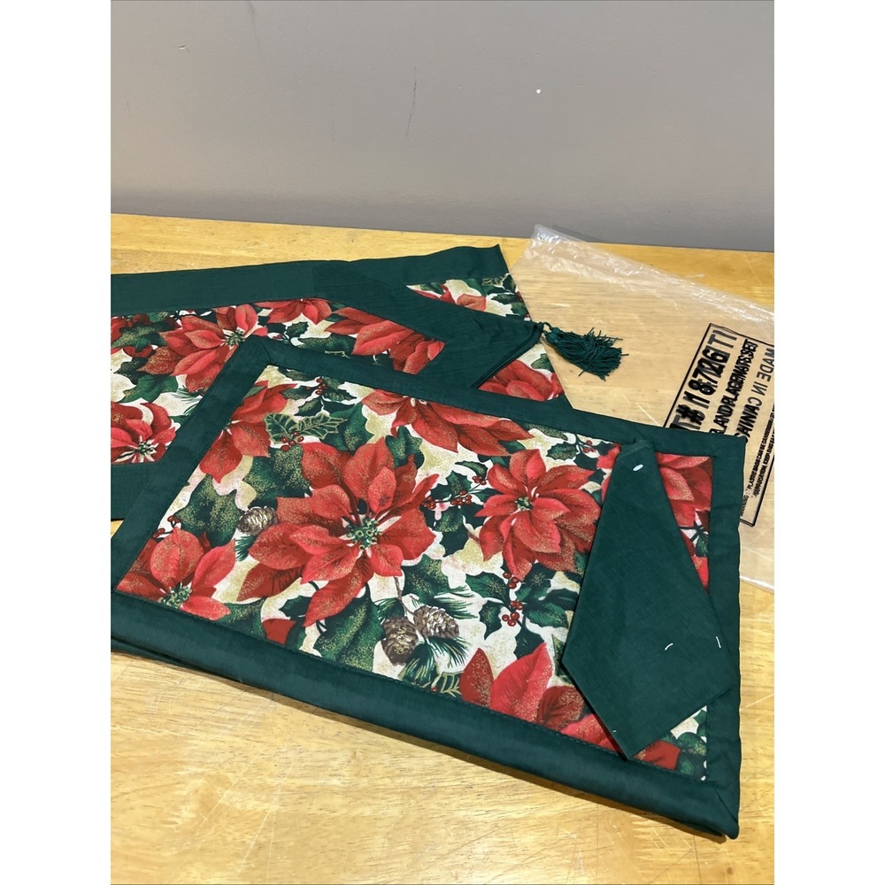 Vtg Poinsettia‎ Table Runner Placemat Napkin Set  Of 4 Quilted Green Red